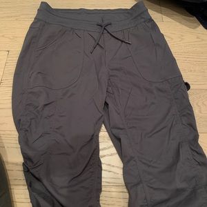 Women’s The North Face Size Medium Stretchy Pants